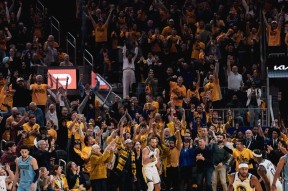 官方网站-刷新纪录首场状态出色，MAD观众沸腾！，库里重返赛场比赛高潮迭起的简单介绍-官方网站